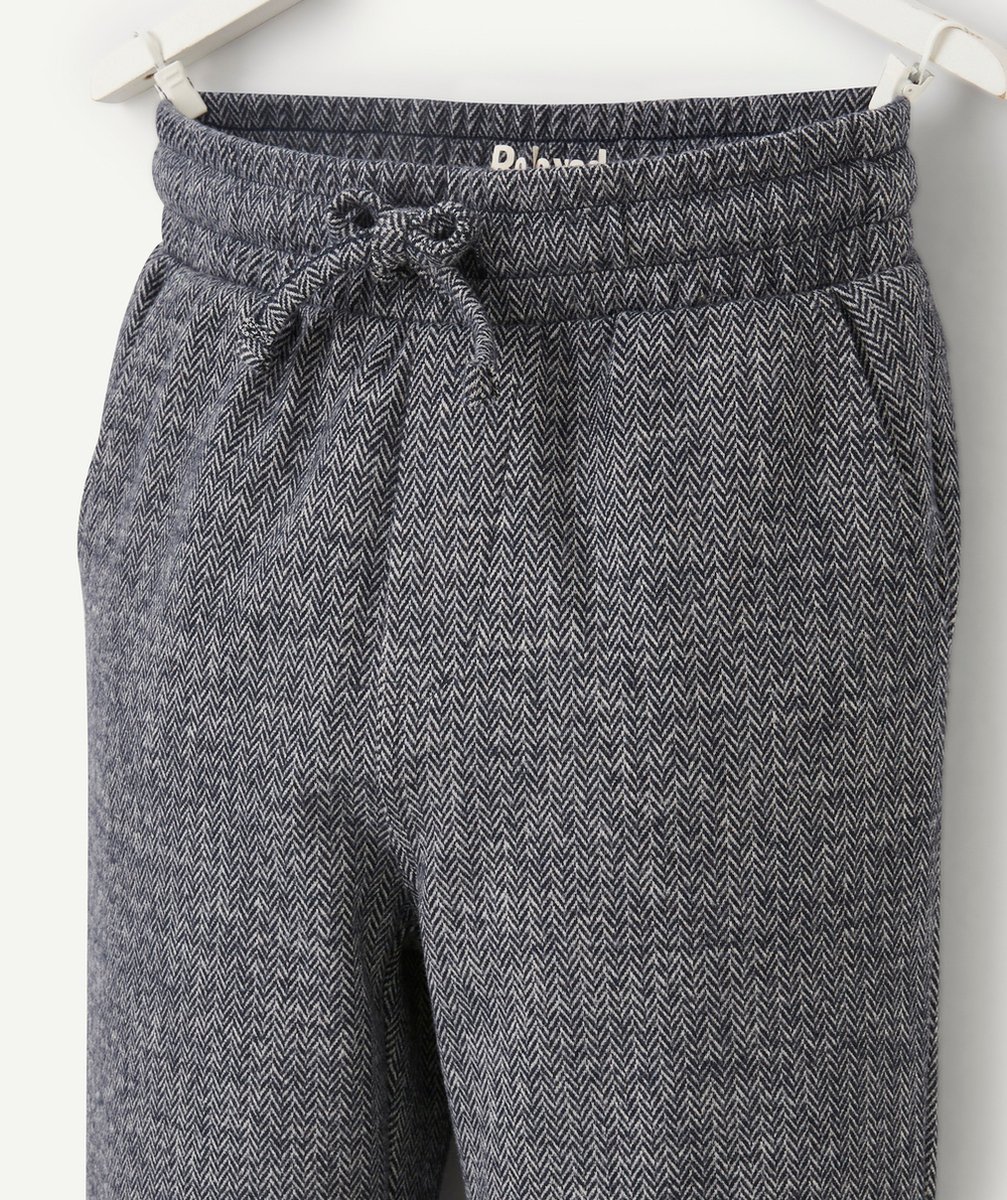 PANTALON RELAXED GARÇON EN FIBRES RECYCLÉES À CARREAUX GRIS