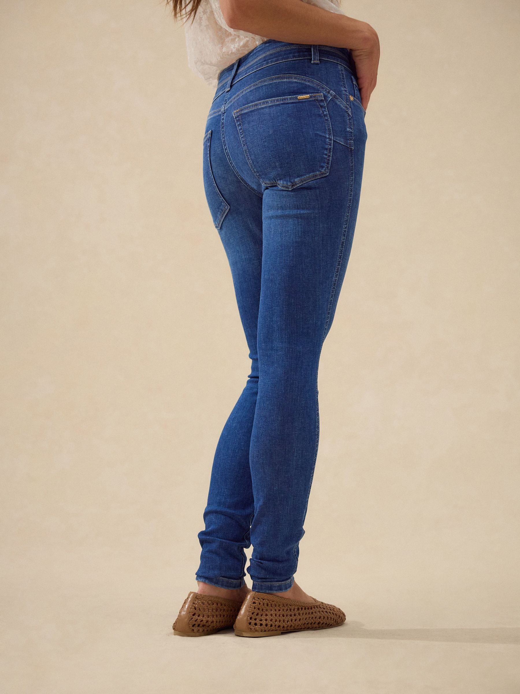 Middenblauwe denim wassing - Skinny jeans met verlengings- en afslankeffect