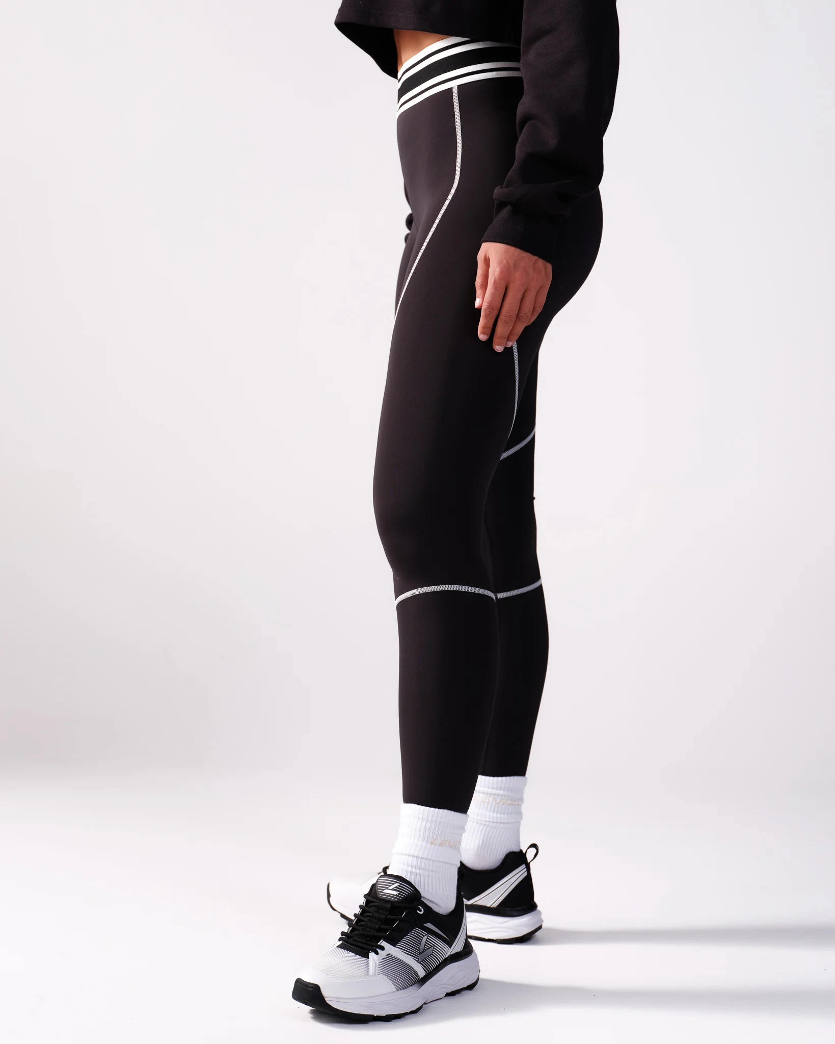 LEVITY Black'n White Tights Black