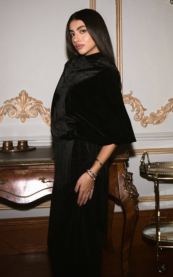 Noir Robe Longue En Velours À Col Montant Extrême Et Détails Froncés