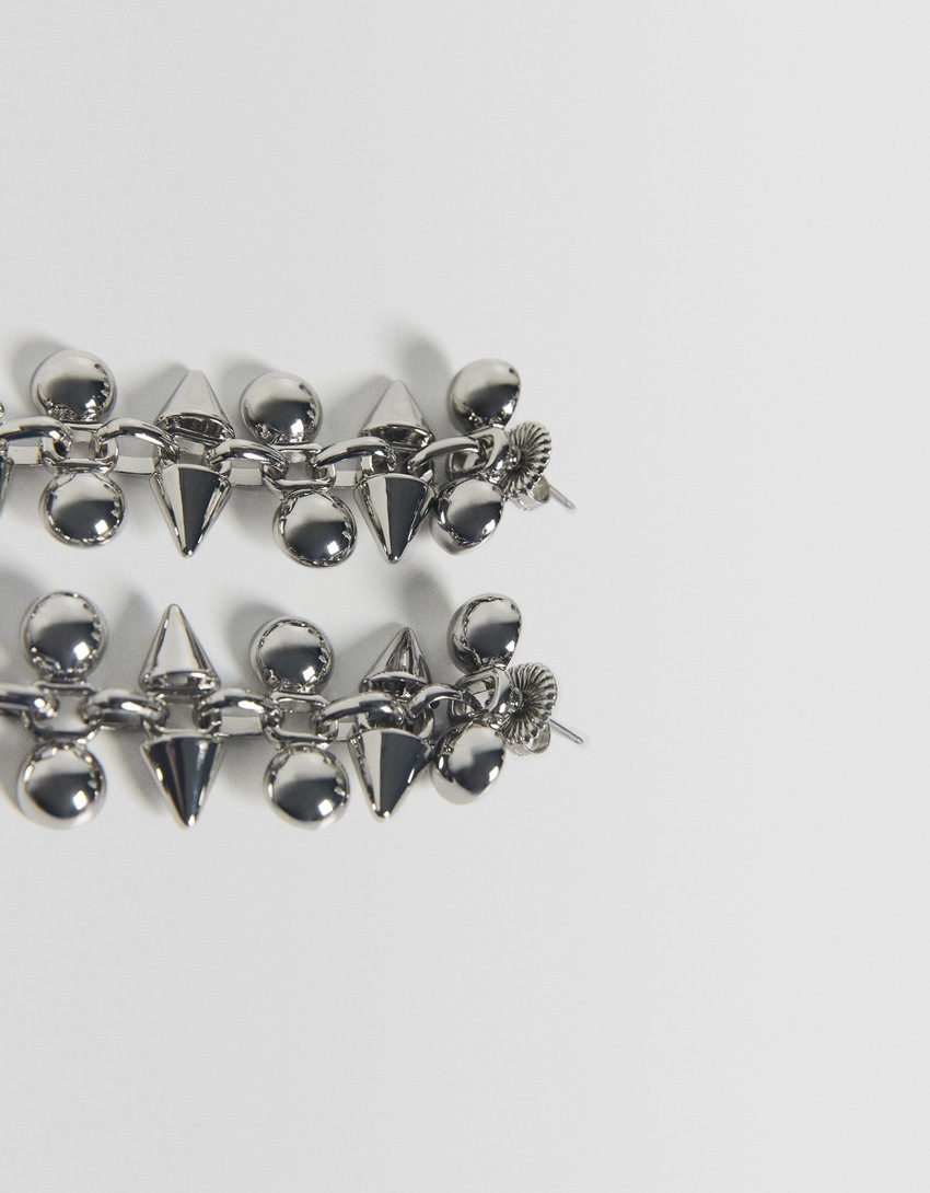 Brincos Generation Bershka com spikes
