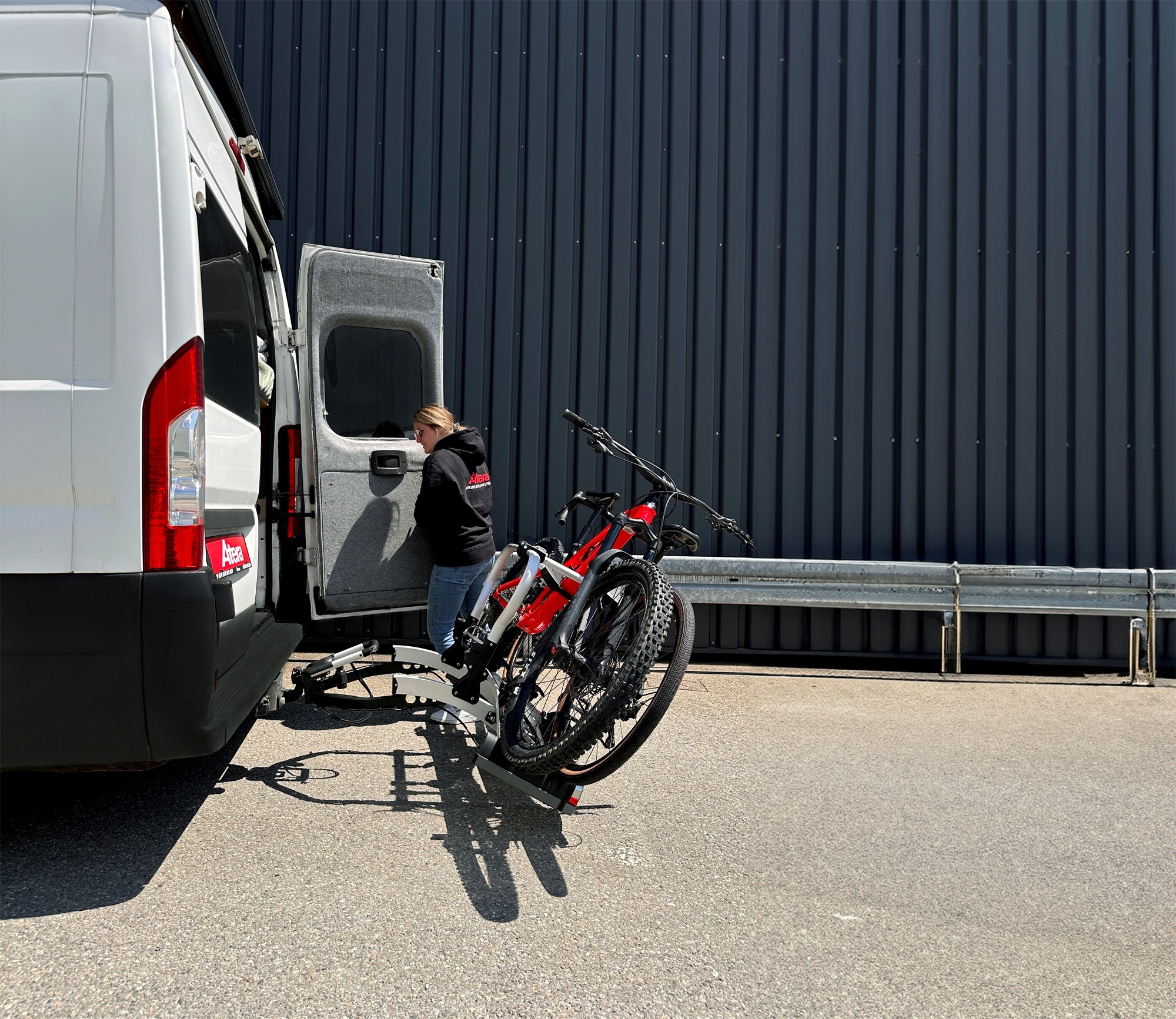 Fahrradheckträger Strada EVO RV ‒ Ideal für Flügeltüren und große Heckklappen
