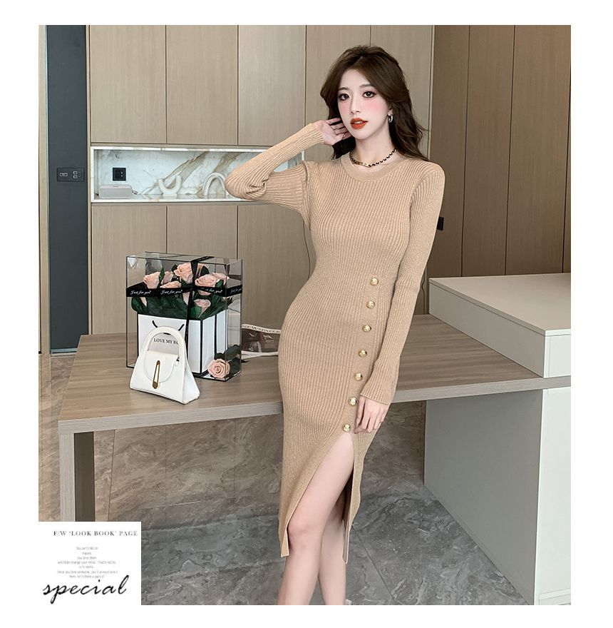 Yilda - Midi-jurk met lange mouwen, ronde hals, knoopsluiting en geribbelde breisels