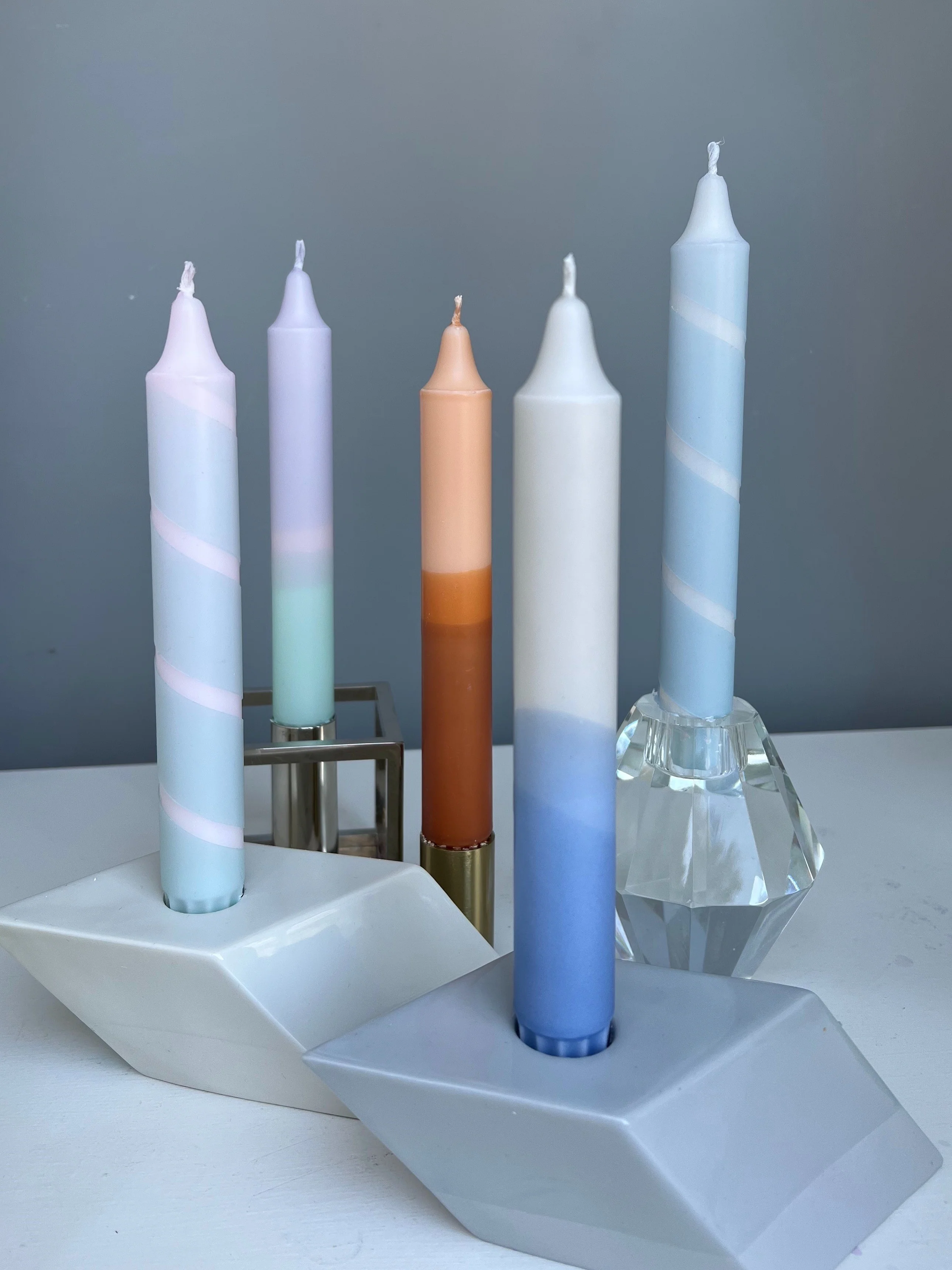 Silu Candle by Malene Wagner  Håndyppede stearinlys i striber, blå - 4 stk.