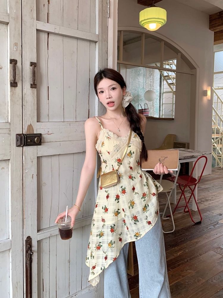 Flowerisque - V-hals bloemenprint asymmetrische kanten cami top