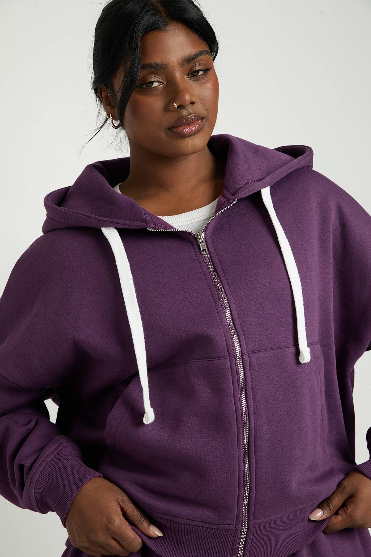 boohoo Sweat à Casynthétiqueche Zippé Grande Taille avec Cordon Contrastant