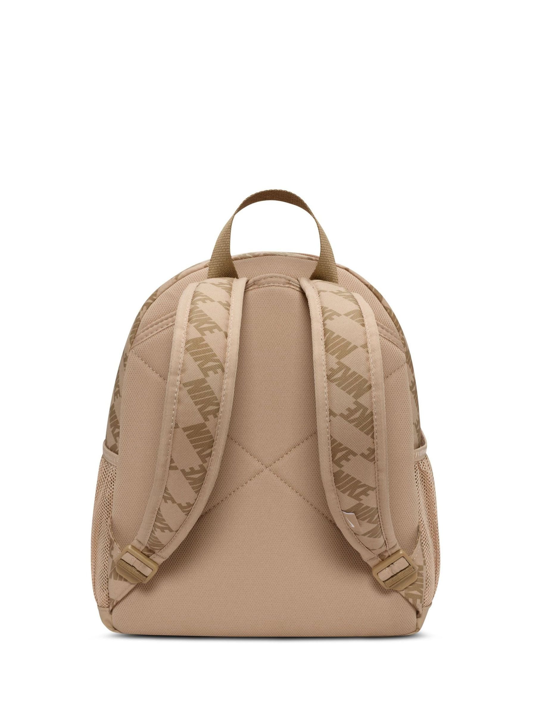 Bruin - Nike Mini Brasilia JDI rugzak met all-over print