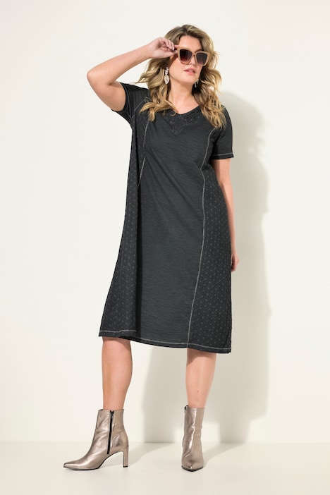 Jerseykleid, A-Line, cold dyed, V-Ausschnitt mit Lochstickerei, Halbarm