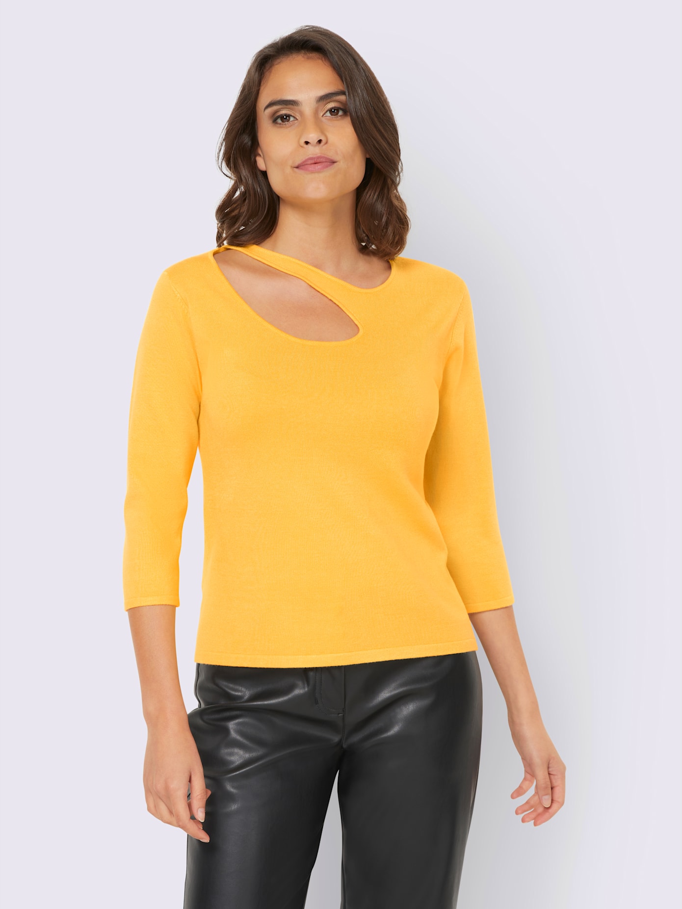 Pull encolure raffinée