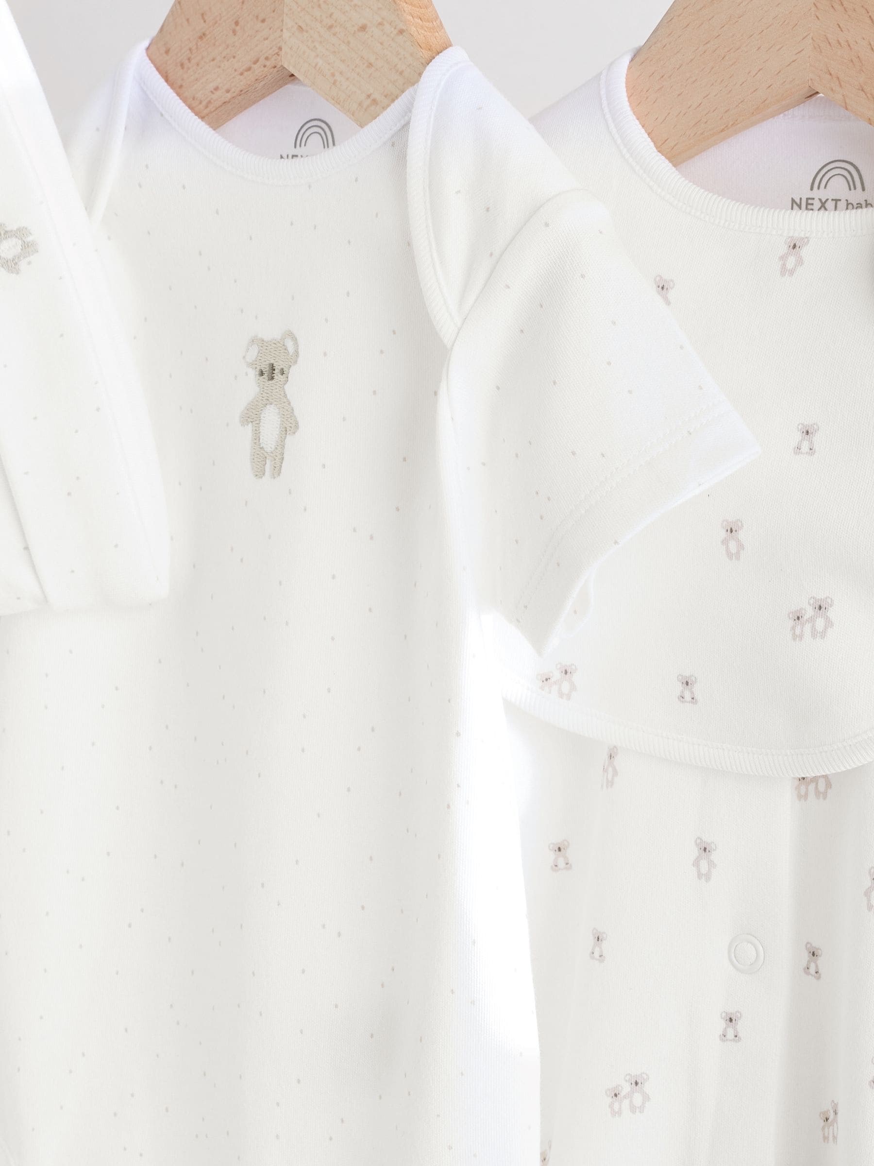 Wit - Baby Pyjama, Bodysuit, muts en slabbetje 4 -delige set (0-9maanden)