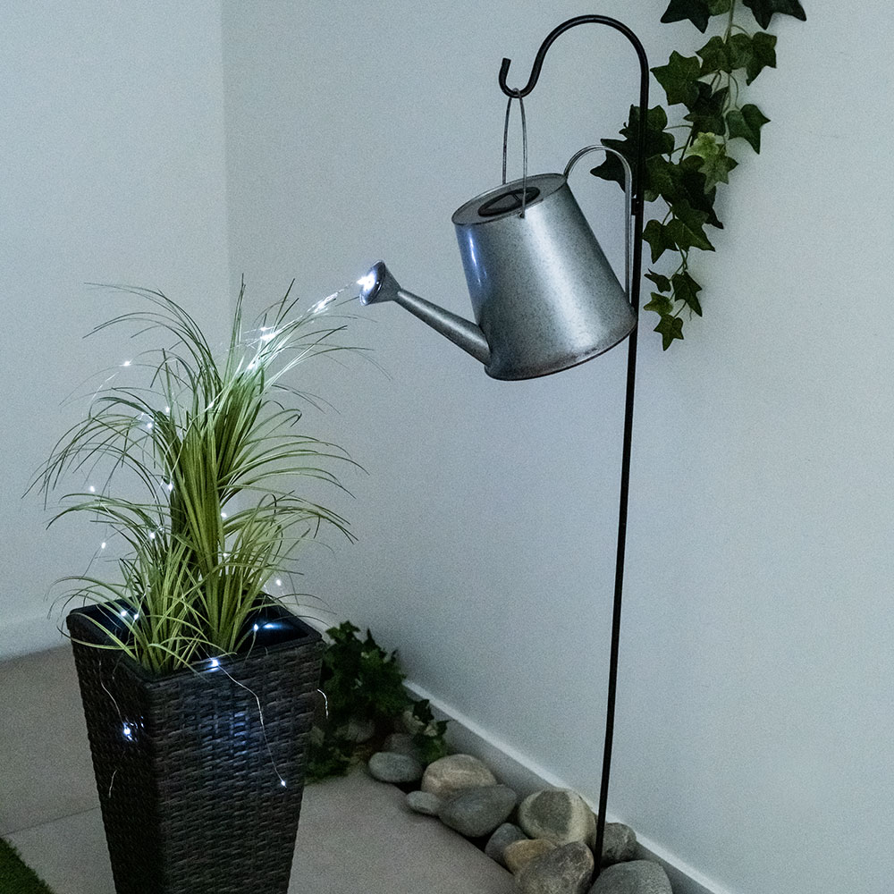 LED Solarleuchte, Gießkanne, LEDs flackern, H 130 cm