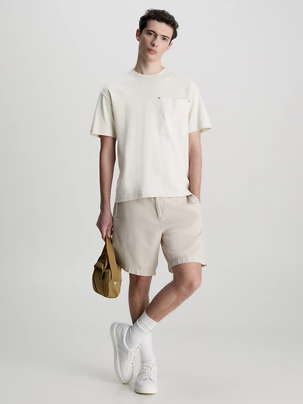Camiseta com bolso canelado