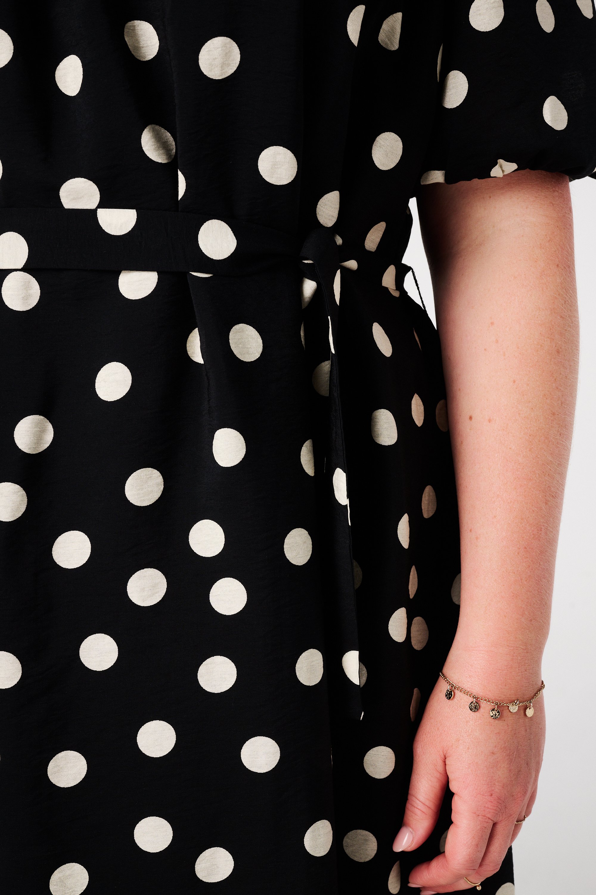 Midi jurk met stippen Multi zwart-wit