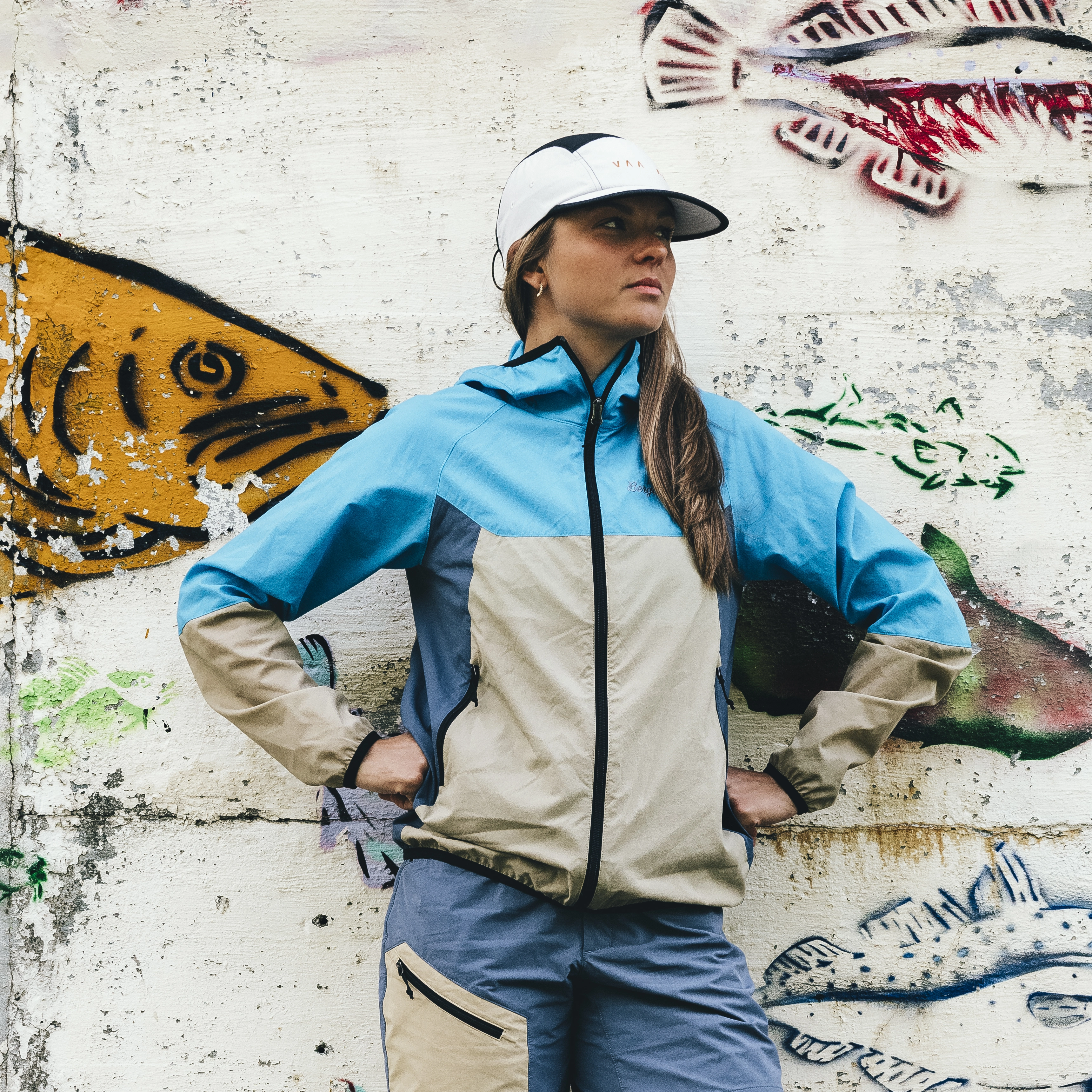 Vaagaa Windbreaker Jacket Women Aqua Lagoon / Warm Sand