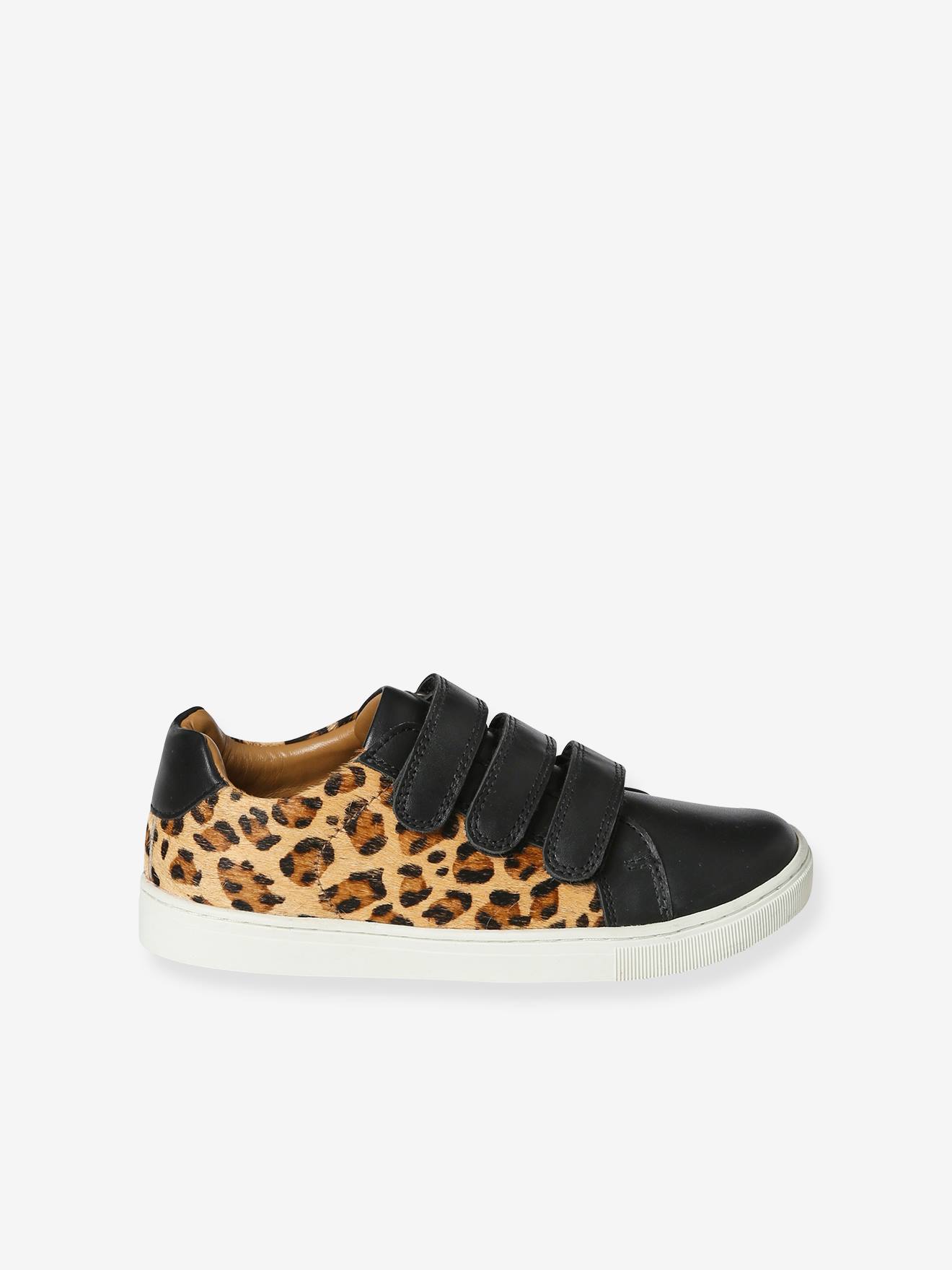 Tênis de couro com fecho de velcro e estampa de leopardo