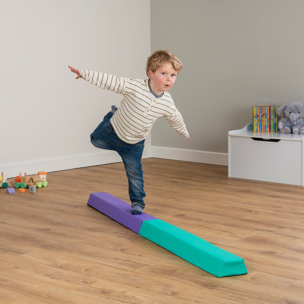 Spielhalle Softplay-Balancebalken