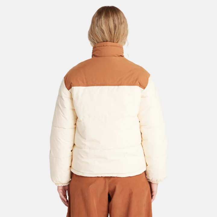 Jaqueta puffer Mountain Welsh feminina na cor bege.
