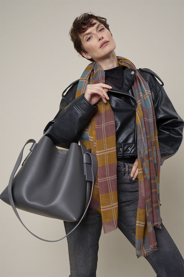 Bella Ballou CITY Shopper 04