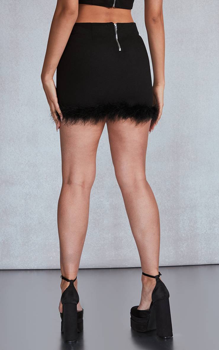 Noir Mini-jupe En Denim Avec Bordure À Plumes