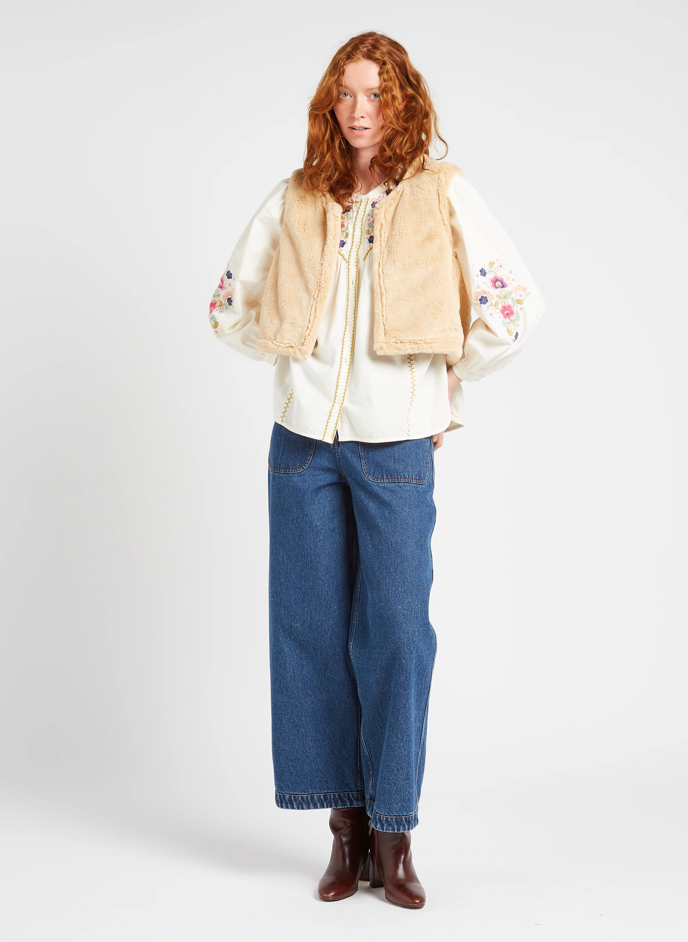 RENEE - Veste col rond brodée en coton bio | Beige