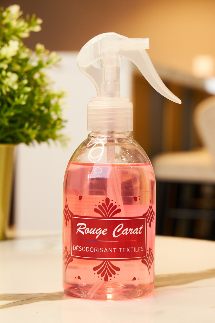 Spray textile rouge carat