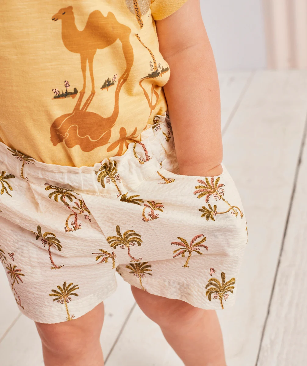 SHORT BÉBÉ FILLE ÉCRU EN COTON GAUFRÉ IMPRIMÉ PALMIERS