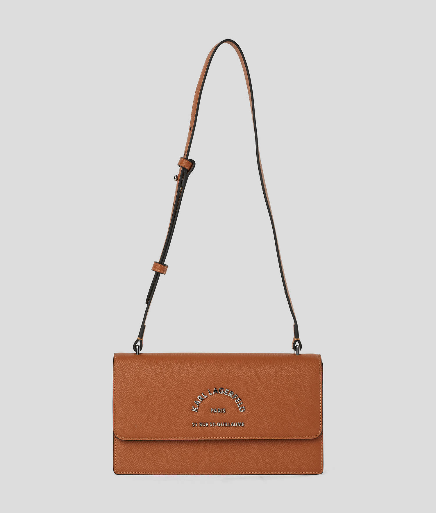 POCHETTE AVEC DÉTAIL EN MÉTAL RUE ST-GUILLAUME