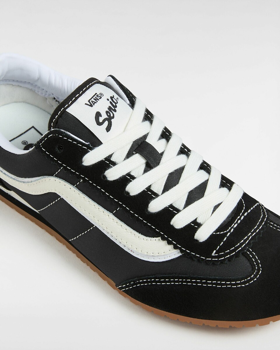 VANS<br>Tênis de couro Super Lowpro