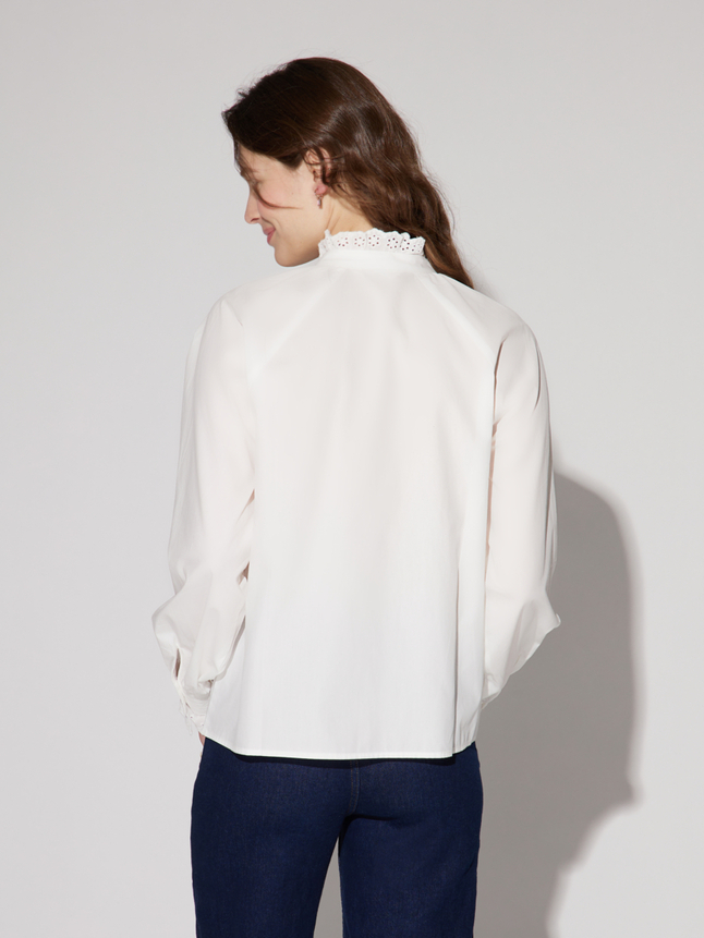Chemise détail broderie