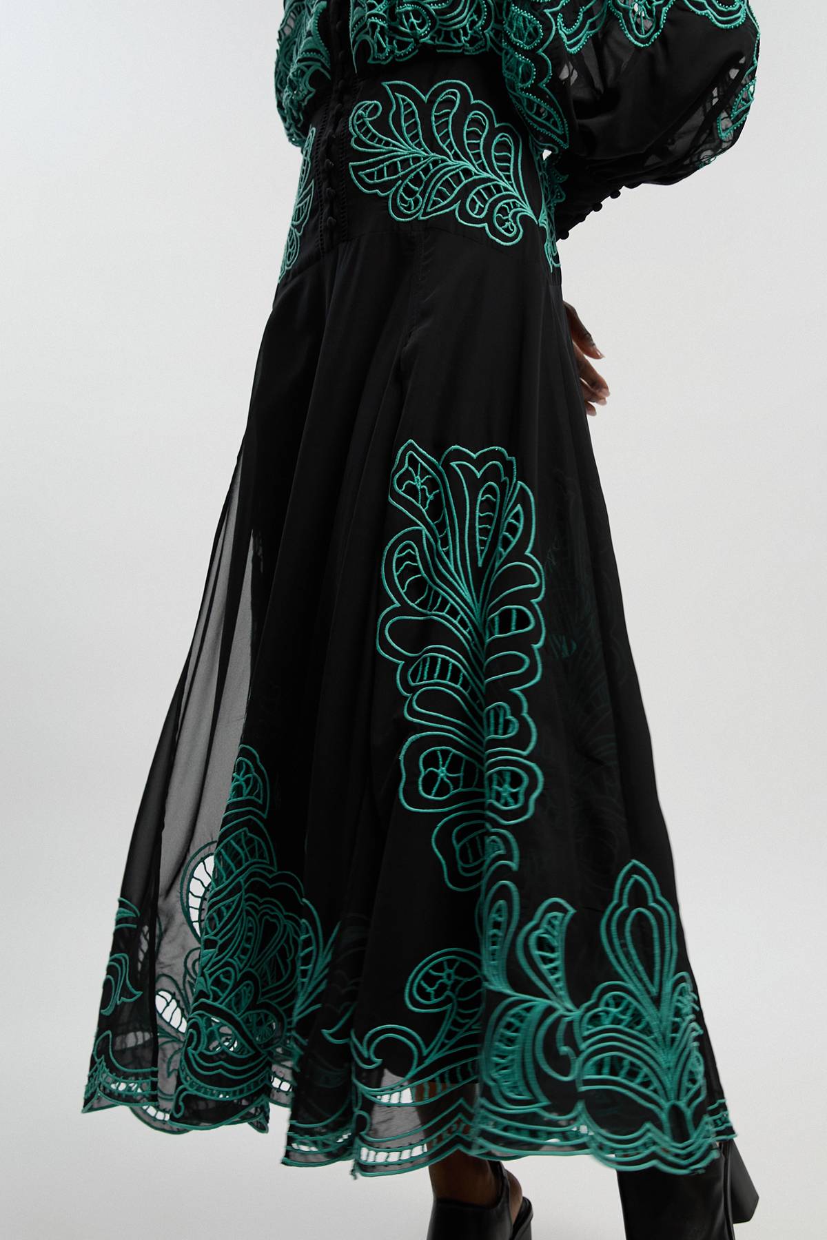 KarenMillen Robe Maxi Tissée Brodée De Perles Avec Découpes Ajourées