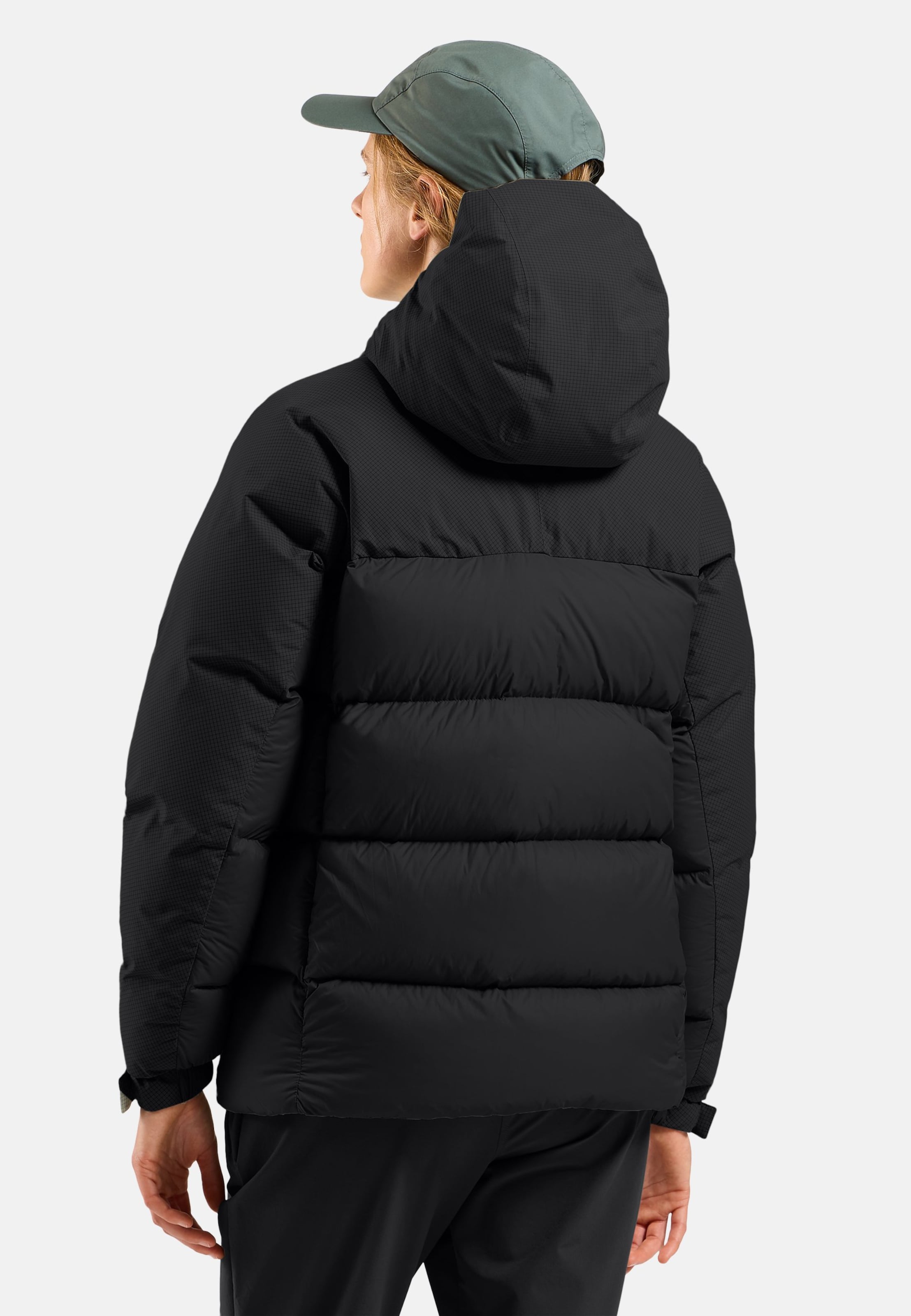 Ascent Daunenjacke mit Kapuze in black