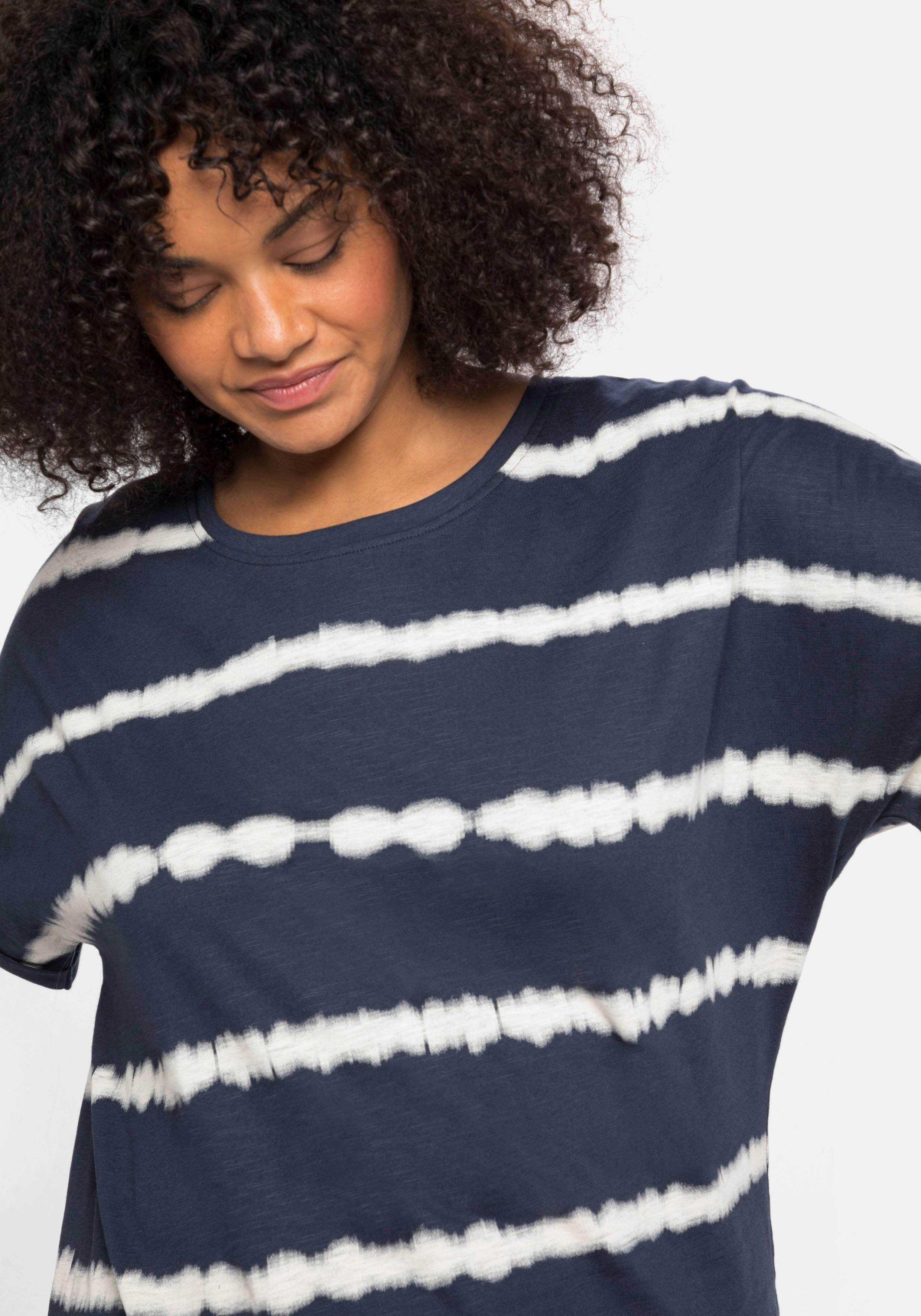 Shirt im Batik-Look, überschnittene Schultern