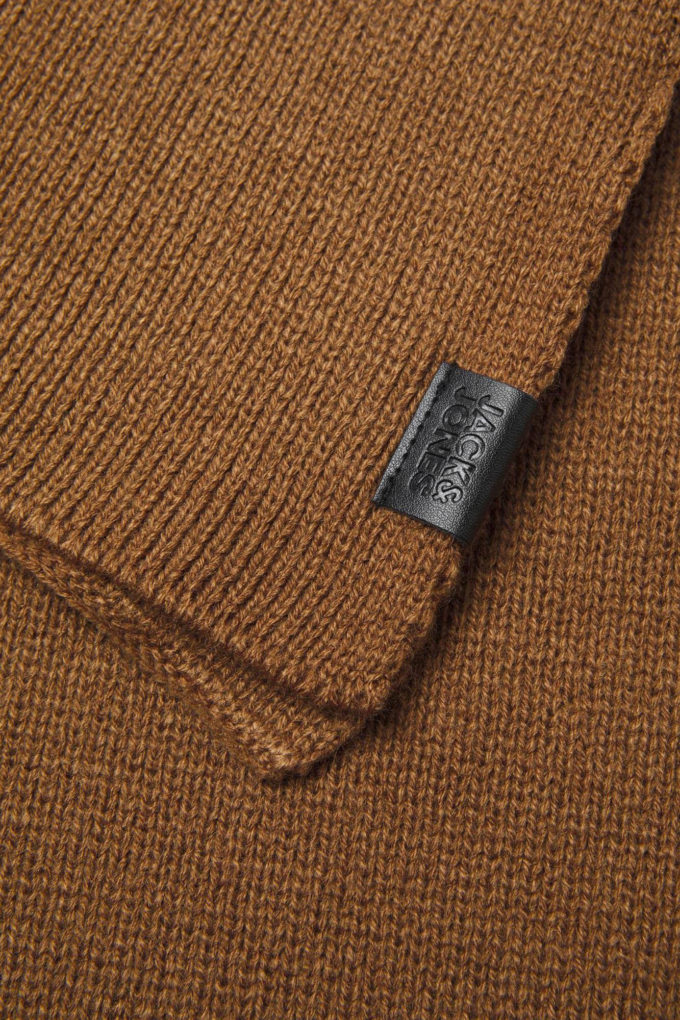 Conjunto de cachecol e gorro de tricô