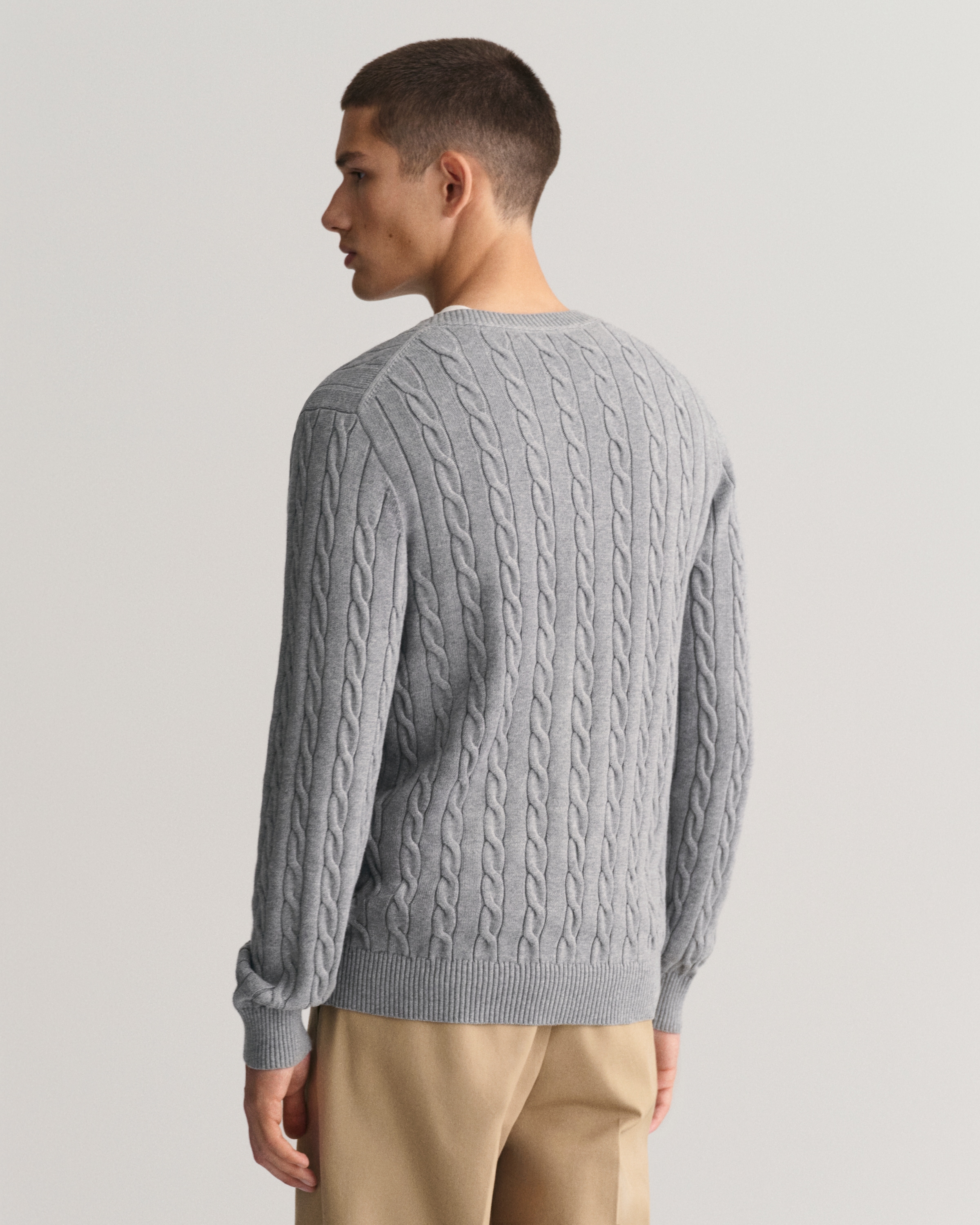 Gant Strickpullover »COTTON CABLE C-NECK« mit Wappen-Logostickerei auf der Brust