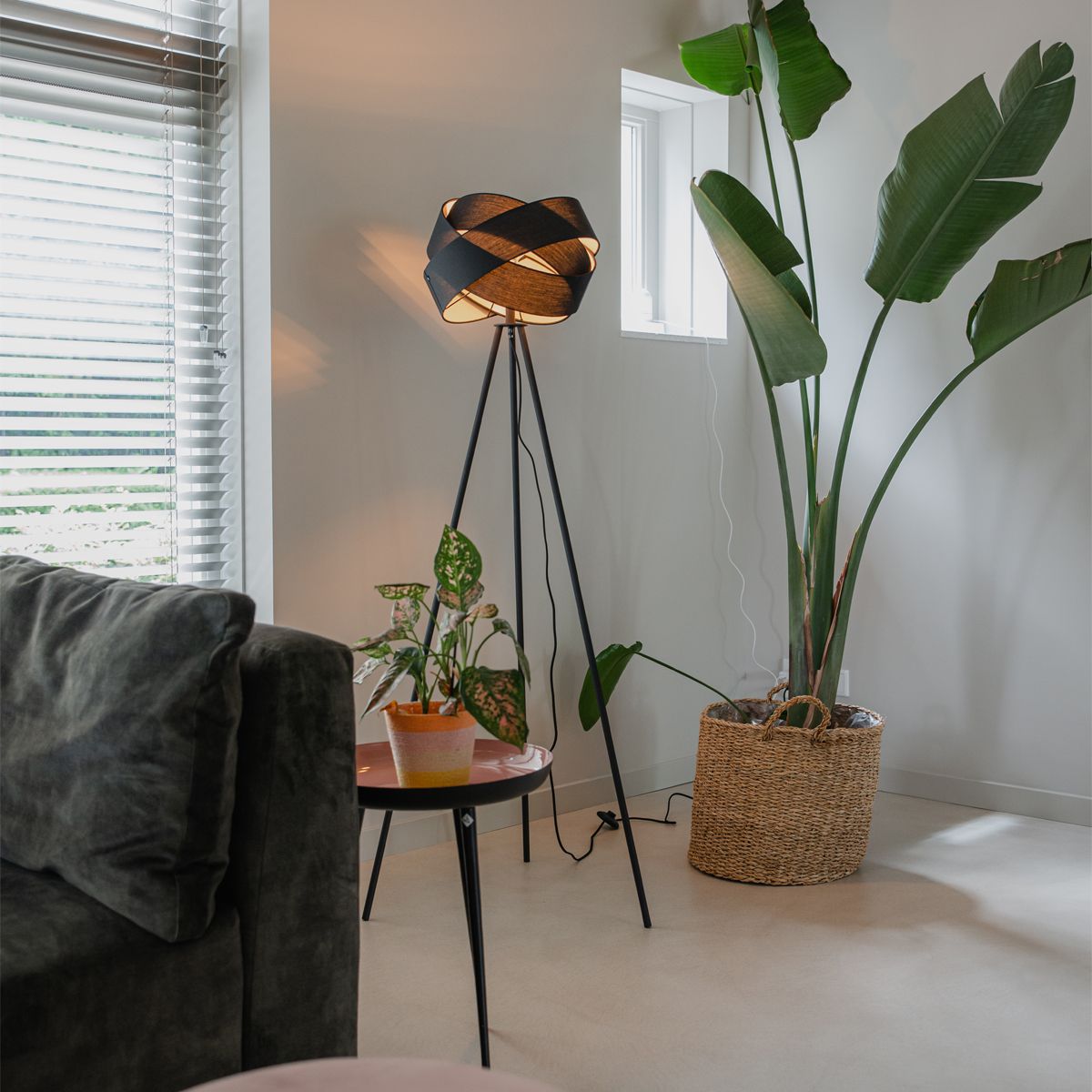 Moderne vloerlamp zwart - Cloth