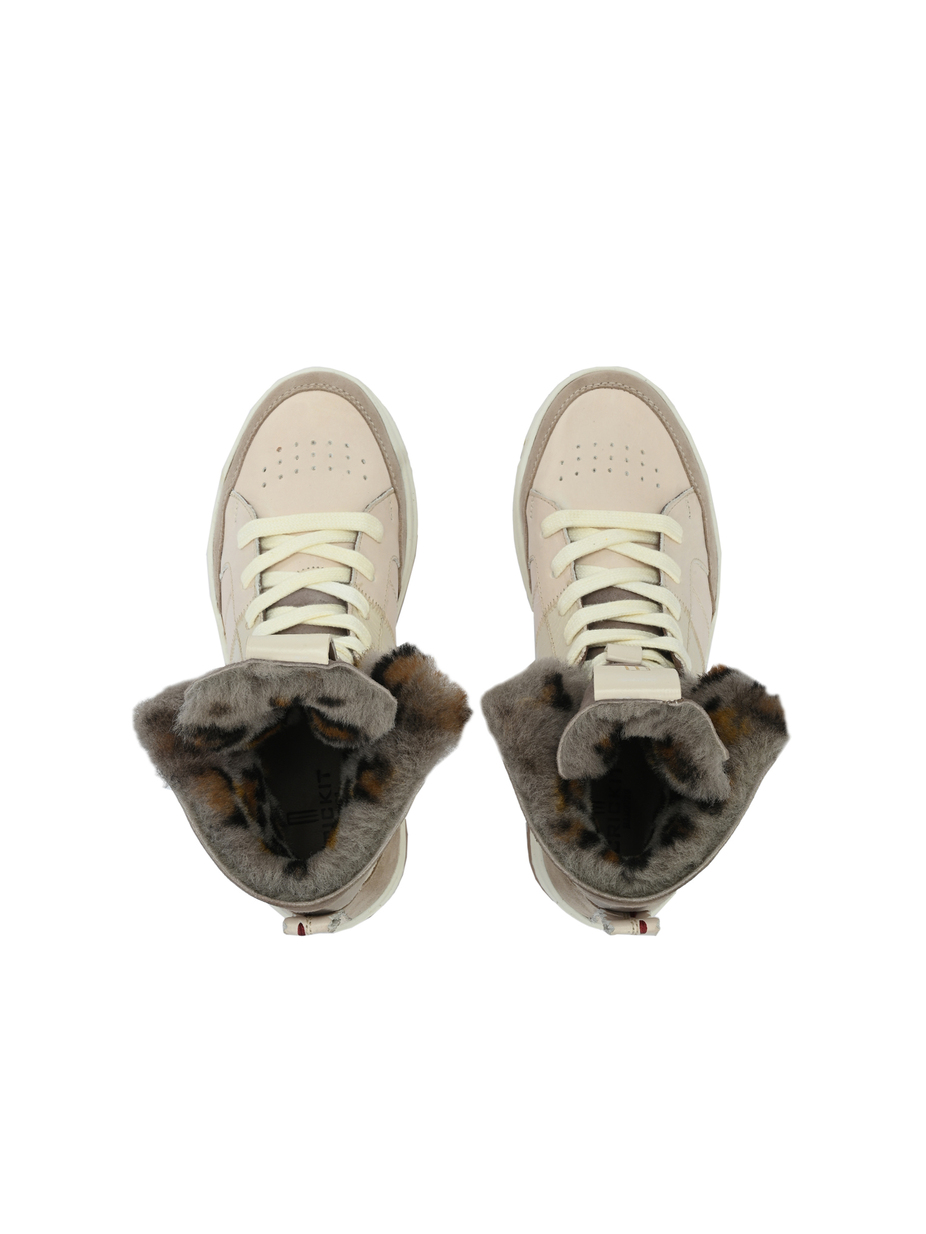 SNEAKER NAILA