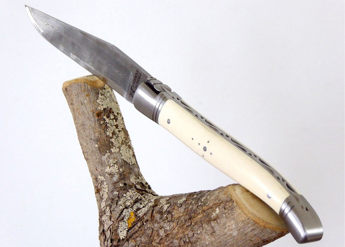 Couteau Laguiole avec un manche en Ivoire de Mammouth