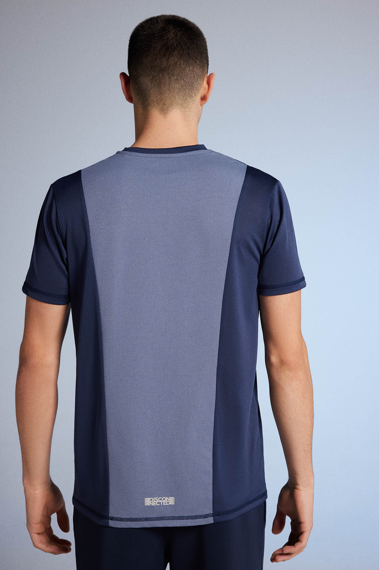 Camiseta Outdoor com recortes - azul escuro