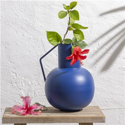 Vase contemporain en métal