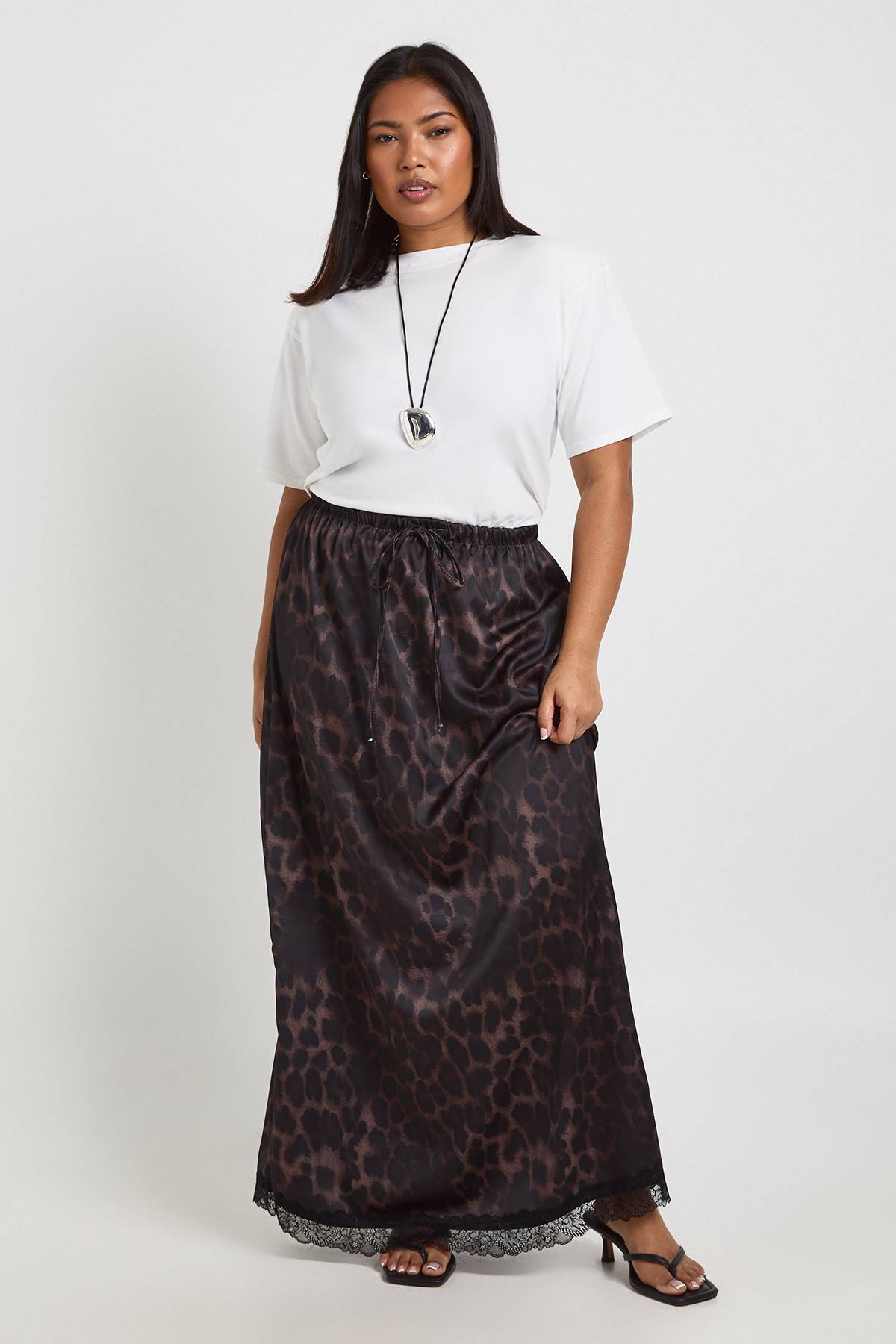 boohoo Jupe Maxi Grande Taille en Dentelle Imprimé Léopard Tissé