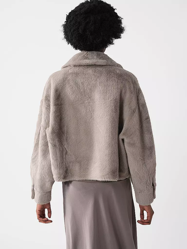 PRIDE TO BE Jacke in Felloptik VANA beige