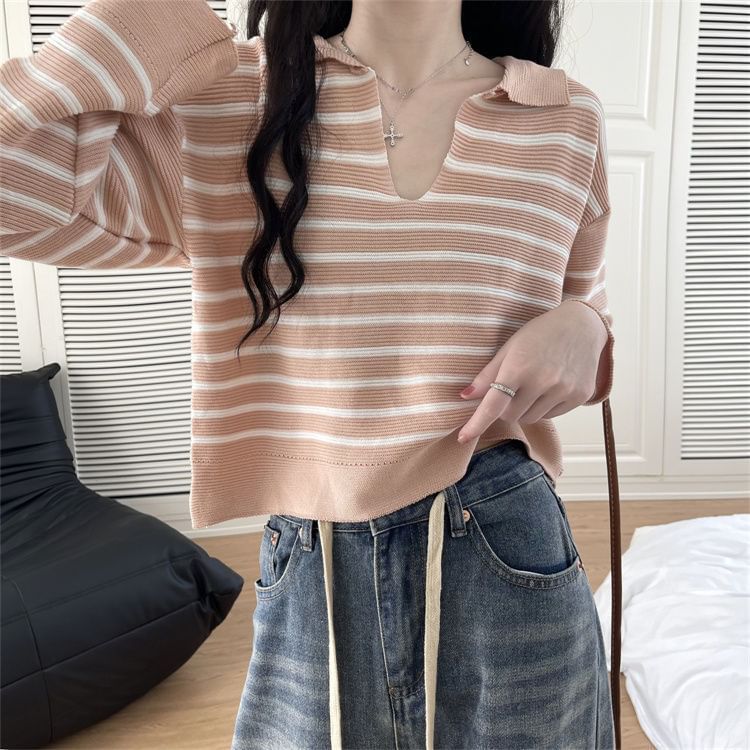Robynn - Gestreepte crop top met lange mouwen, V-hals en kraag