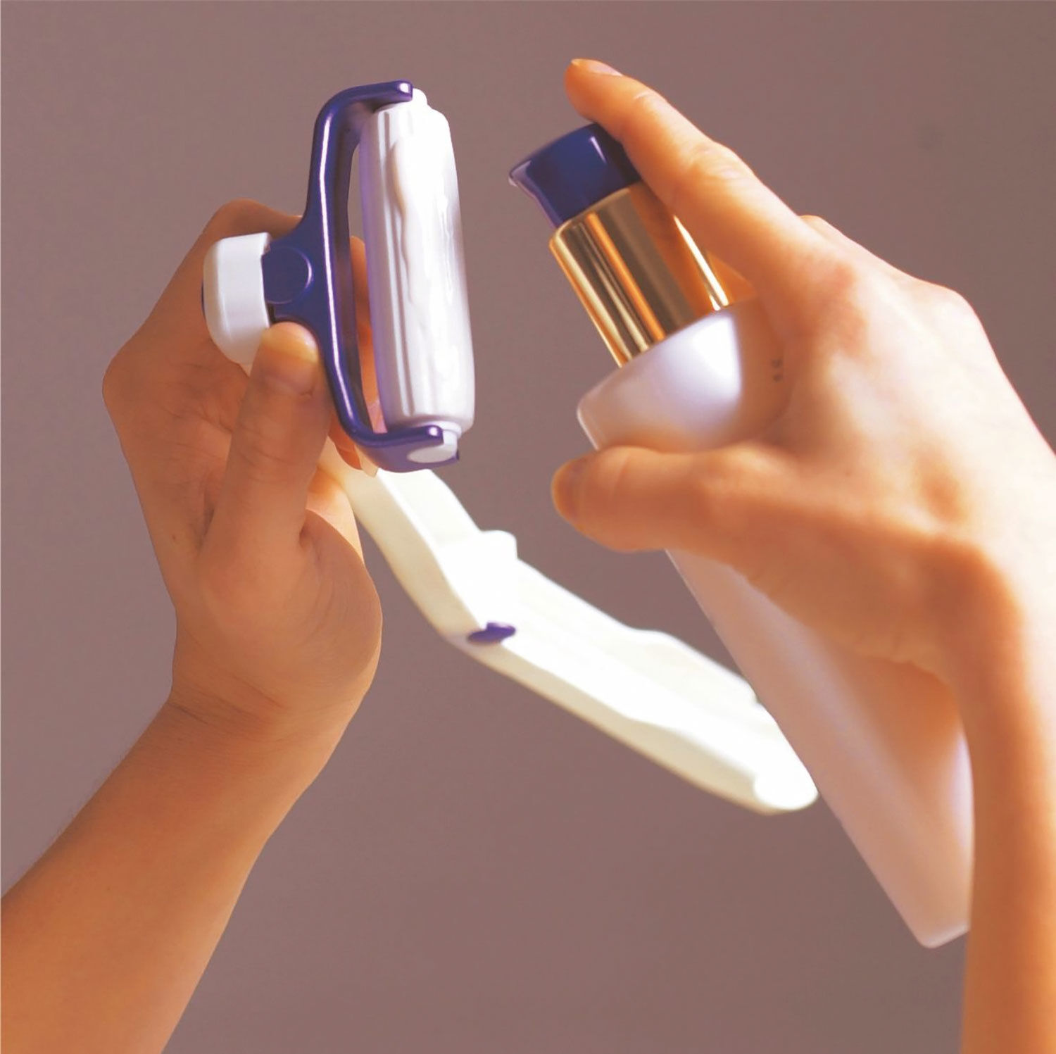 Creme Roller mit 3 Applikatoren