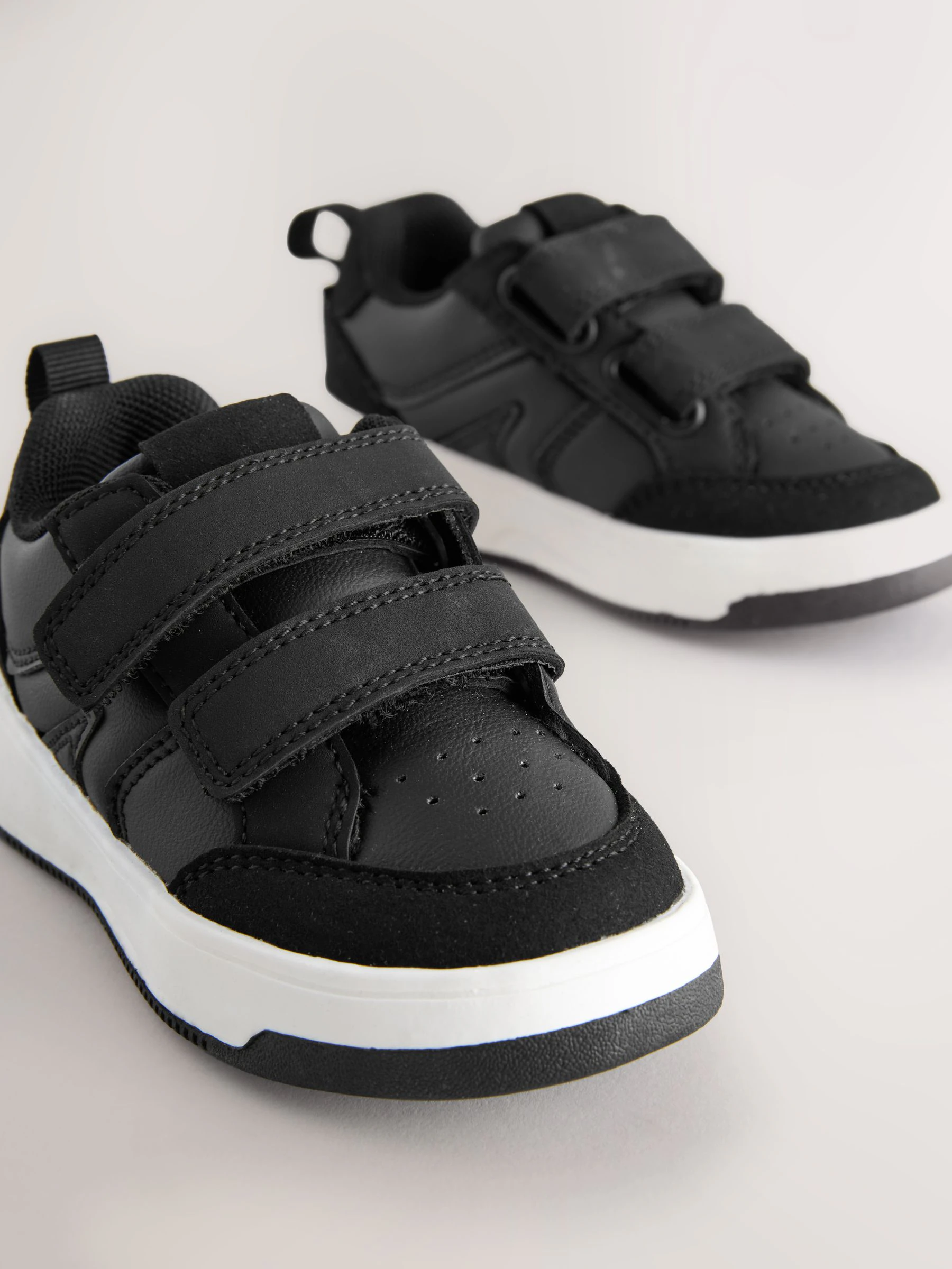Zwart - Trainers met Klittenbandsluiting en twee banden