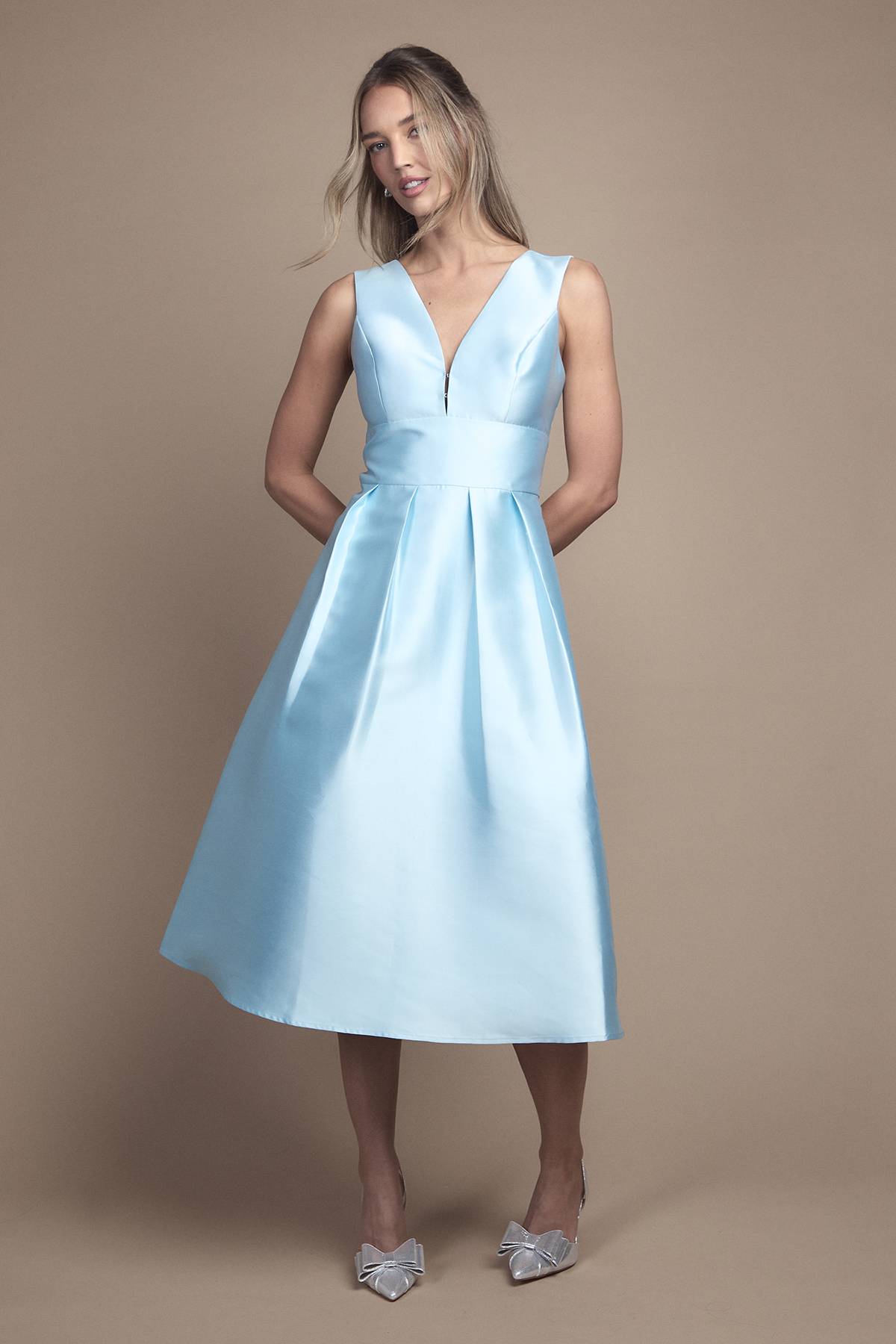 Coast Robe de Demoiselle d'Honneur Mi-Longue en Sergé Structuré à Décolleté Plongeant
