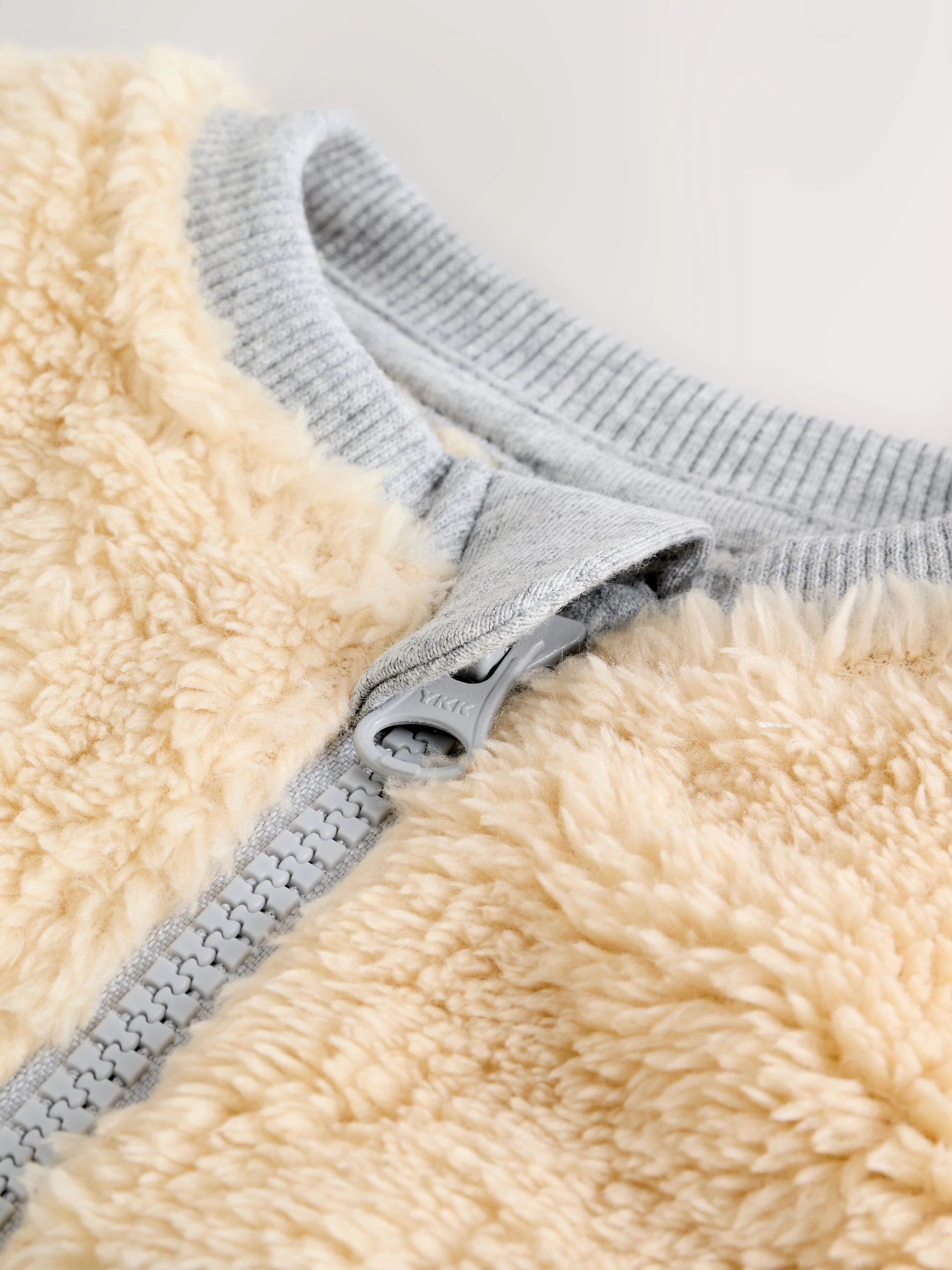 Mineraalkleurig - Kleurgeblokkeerde fleece pyjama