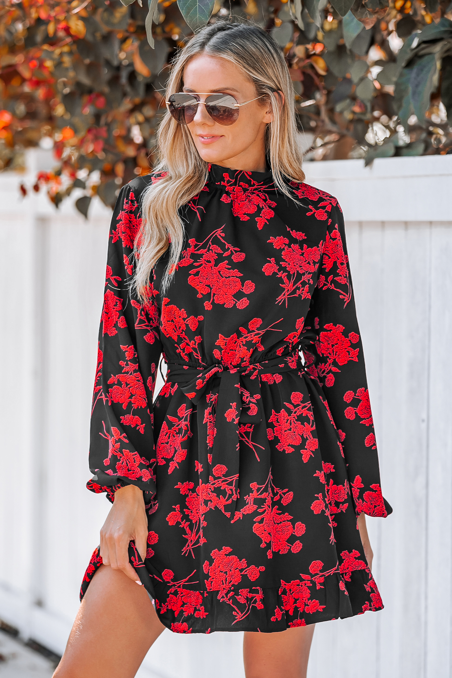 Robe mini avec col montant et ceinture à imprimé floral