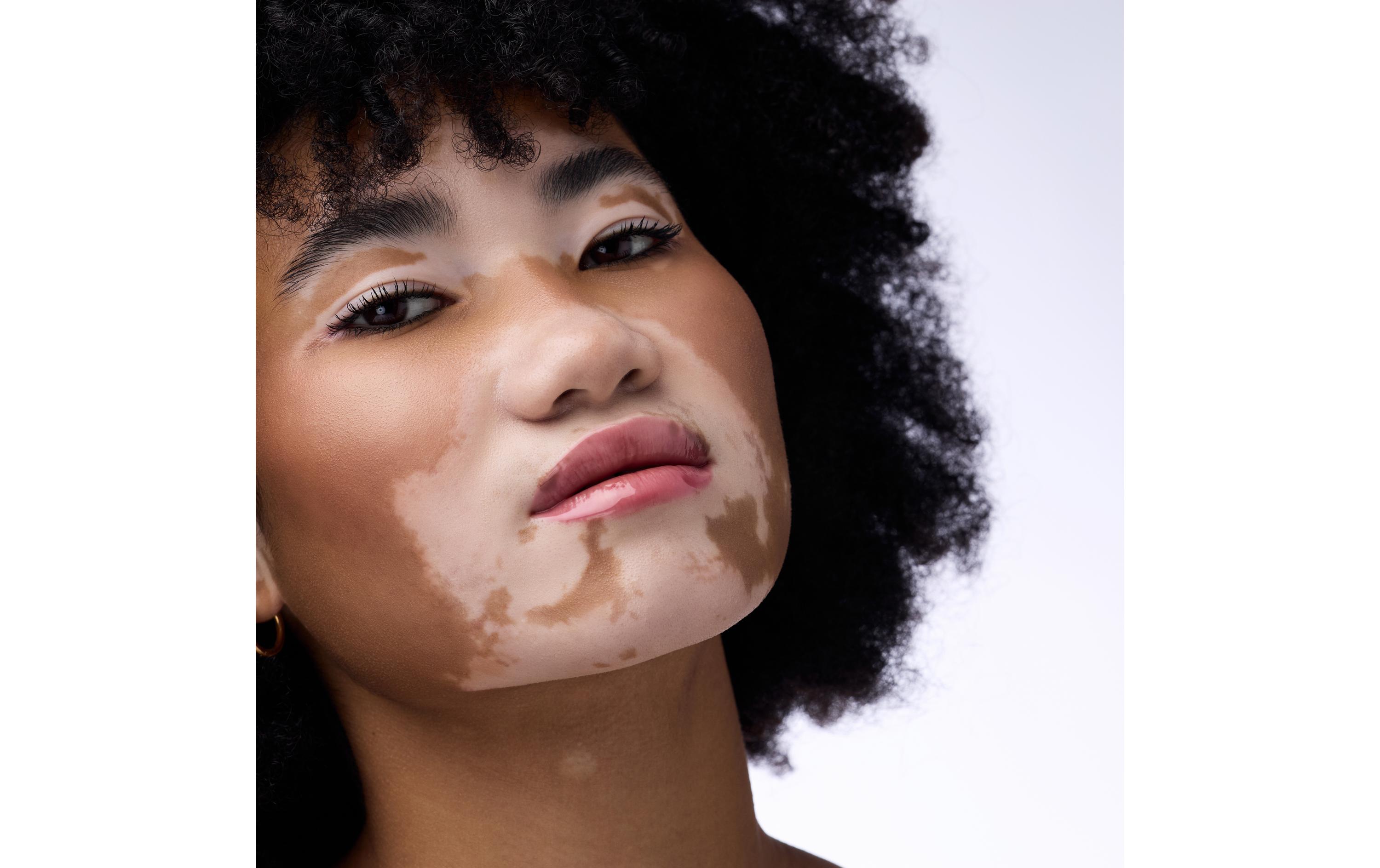 Lip Gloss Butter Drippin' Glossy 030 Butter TogetherFeuchtigkeitsspendender, glänzender Lippenbalsam in zartem Rosa