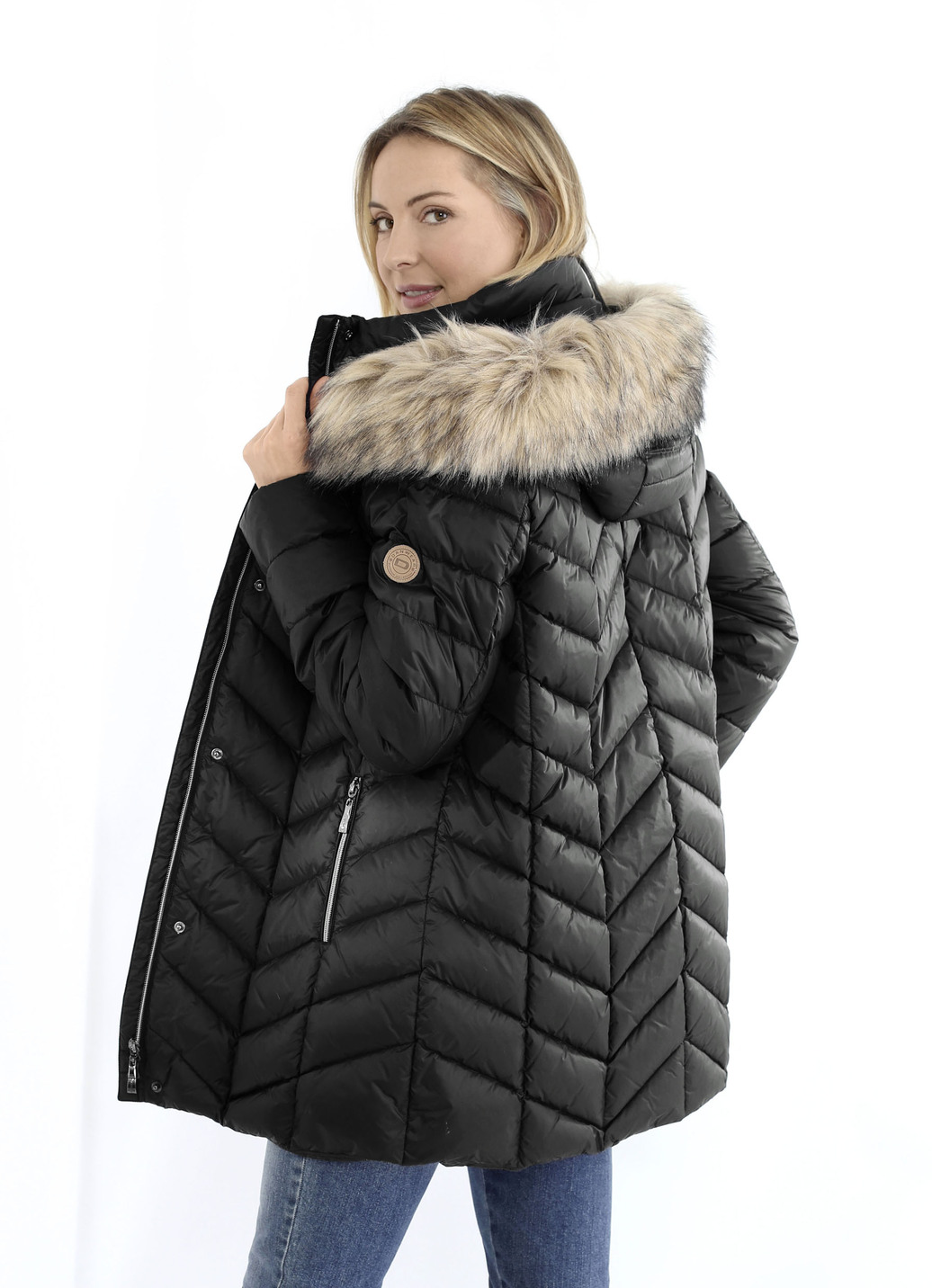 Daunenjacke mit abnehmbarer Kapuze