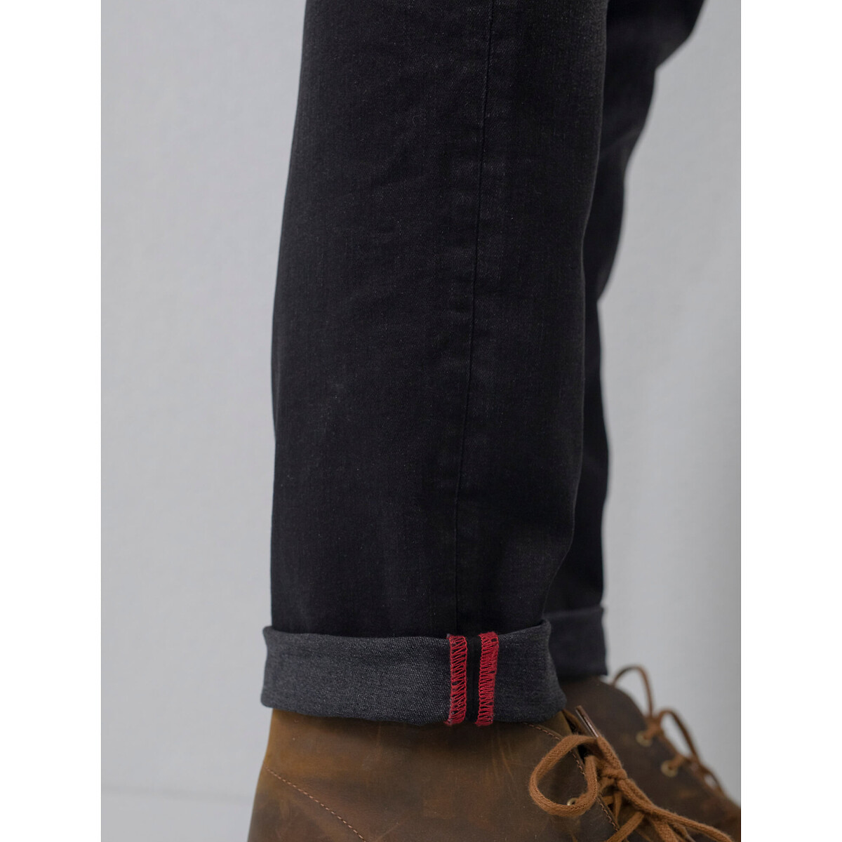 INDÚSTRIAS PETROLÍFERAS<br>Calças jeans afuniladas Russel
